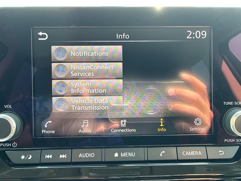 2025 Nissan Pathfinder SV