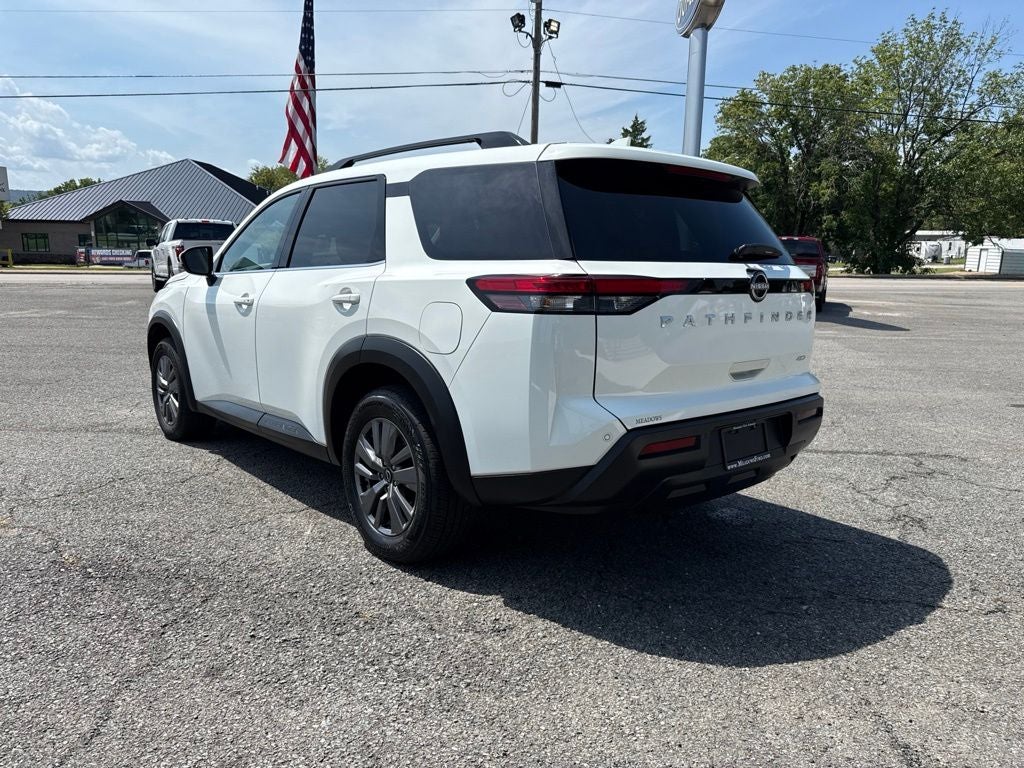2025 Nissan Pathfinder SV