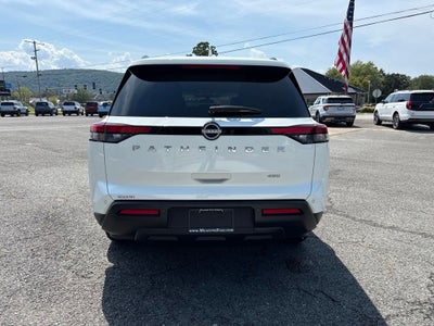 2025 Nissan Pathfinder SV