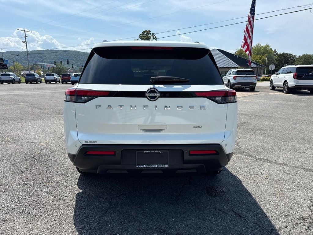 2025 Nissan Pathfinder SV