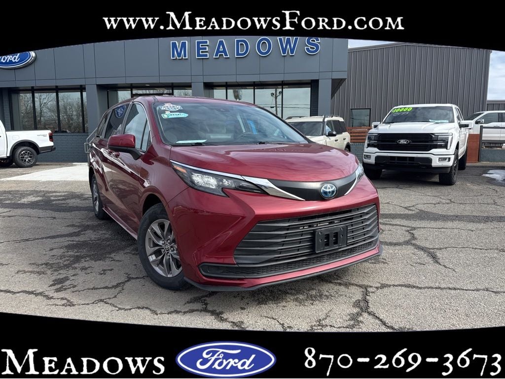 2024 Toyota Sienna LE 8 Passenger