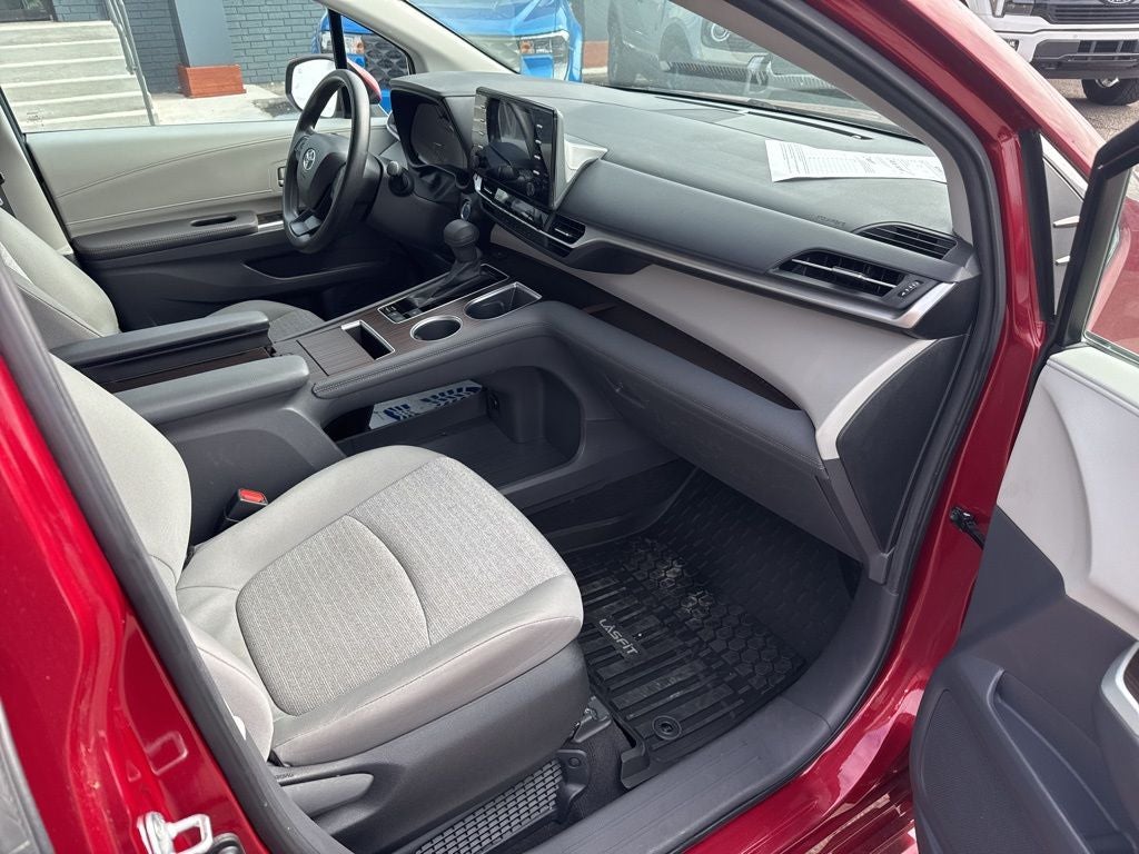 2024 Toyota Sienna LE 8 Passenger