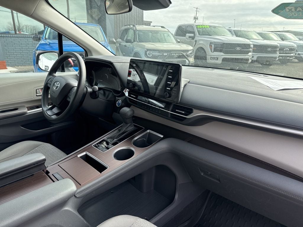 2024 Toyota Sienna LE 8 Passenger