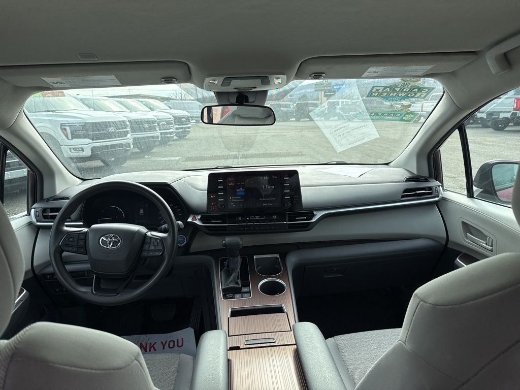 2024 Toyota Sienna LE 8 Passenger