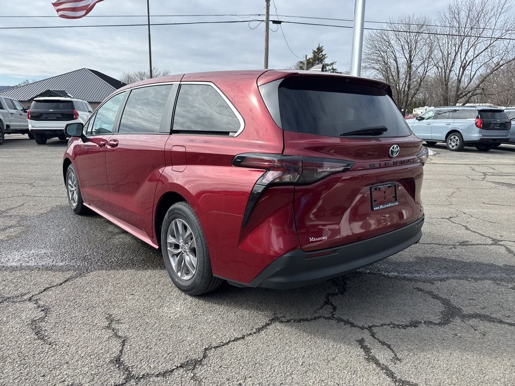 2024 Toyota Sienna LE 8 Passenger