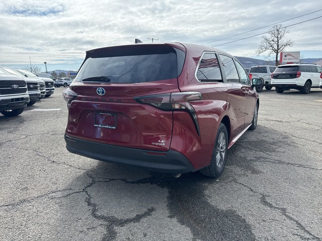 2024 Toyota Sienna LE 8 Passenger