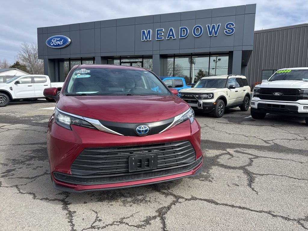 2024 Toyota Sienna LE 8 Passenger